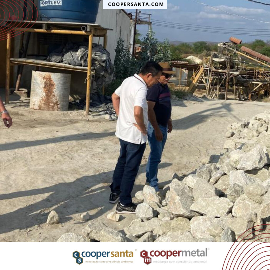 Produtores da COOPERSANTA realizam visitas técnicas para aprimorar processos de mineração